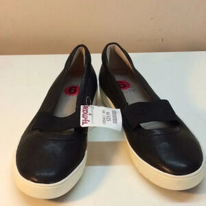 NWT Naturalizer Black Leather Flats Size 6